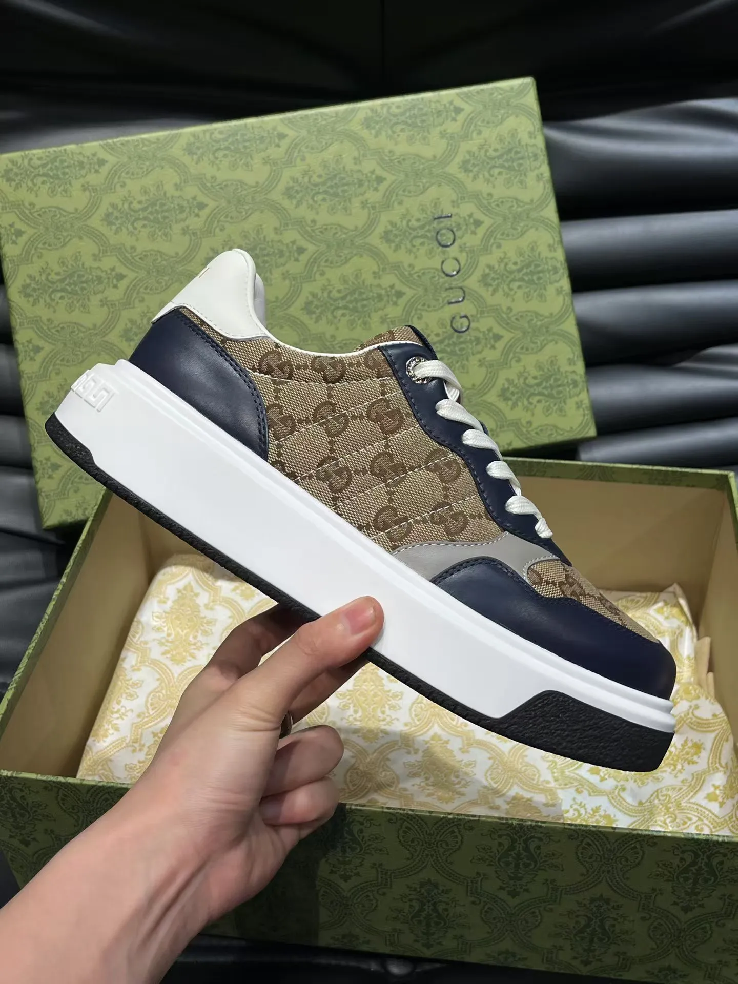 Men's Men's Shoes Men's Men's 💰460 new men's shoes GUCCI [Lightning] latest shoes shipped. Original quality, fashionable, special materials, sheepskin lining, new packaging. The foot feels super comfortable and the workmanship is impeccable. Size: 38-45, dark blue